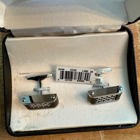 Men’s Stainless Steel Black and Silver Cufflinks NWT in Box - Picture 3 of 6